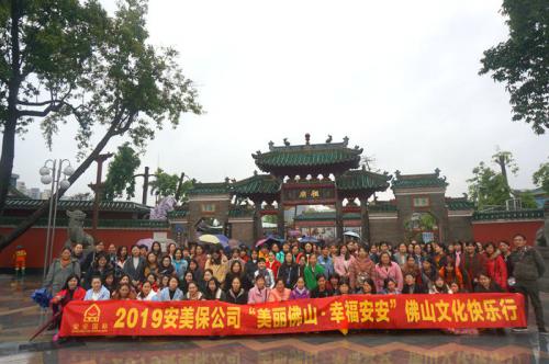 CC国际·(集团)官方网站国际?CC国际·(集团)官方网站美容保健品有限公司“俏丽拉萨?幸福CC国际·(集团)官方网站”拉萨文化行
