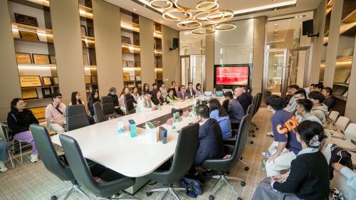 跨邦互换启新篇，共探产学研新蹊径